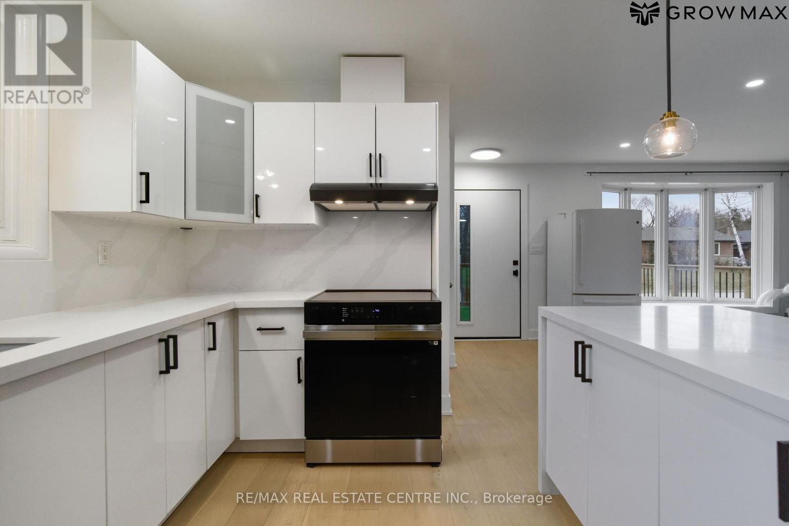 1328 Bunnell Drive, Burlington, Ontario  L7P 2E1 - Photo 9 - W12917286