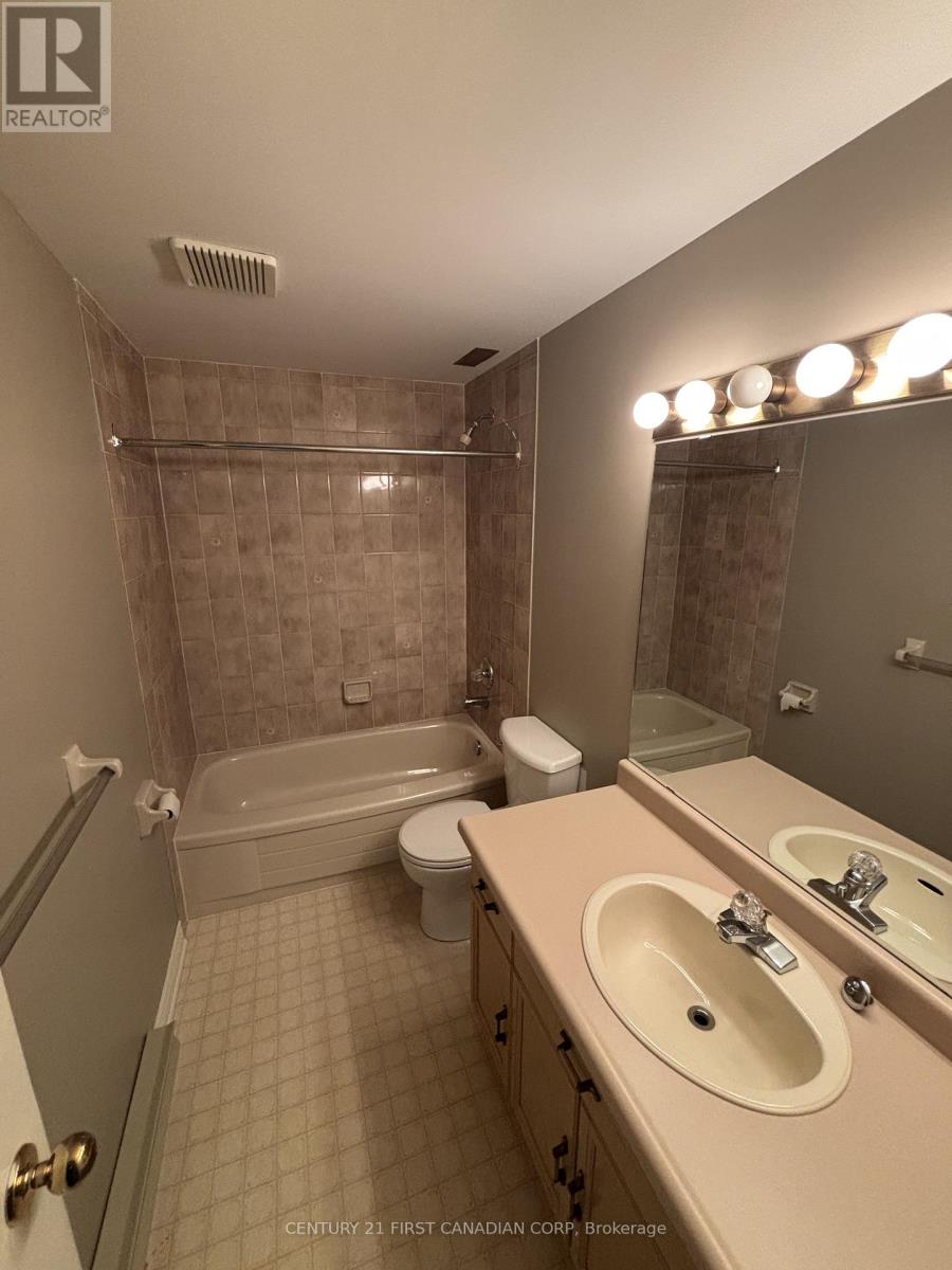 12 - 90 Ontario Street S, Lambton Shores, Ontario  N0M 1T0 - Photo 20 - X12829136