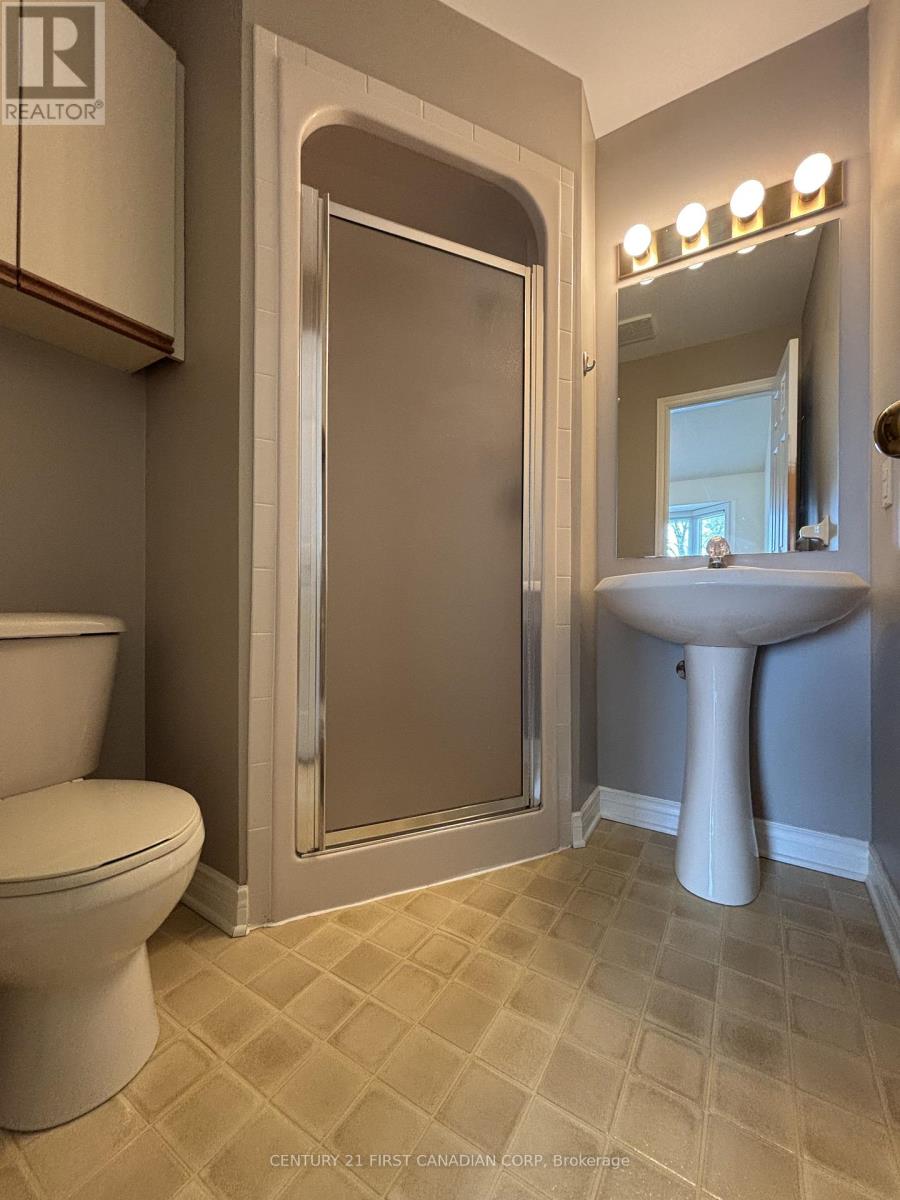 12 - 90 Ontario Street S, Lambton Shores, Ontario  N0M 1T0 - Photo 11 - X12829136