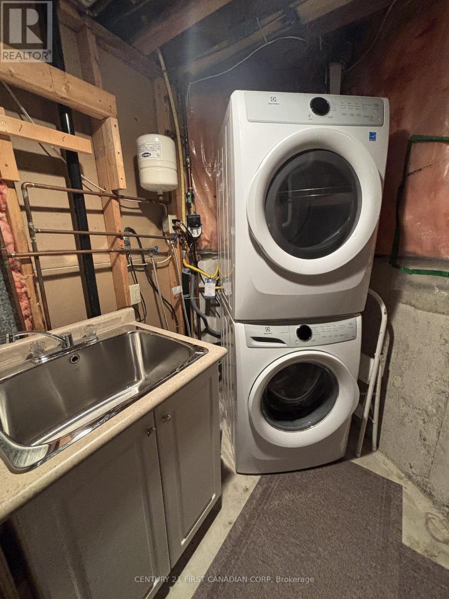 12 - 90 Ontario Street S, Lambton Shores, Ontario  N0M 1T0 - Photo 23 - X12829136