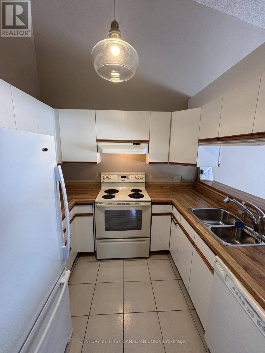 12 - 90 Ontario Street S, Lambton Shores, Ontario  N0M 1T0 - Photo 12 - X12829136