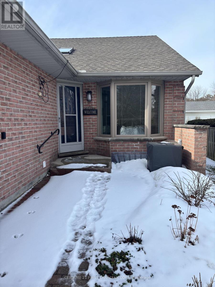 12 - 90 Ontario Street S, Lambton Shores, Ontario  N0M 1T0 - Photo 3 - X12829136