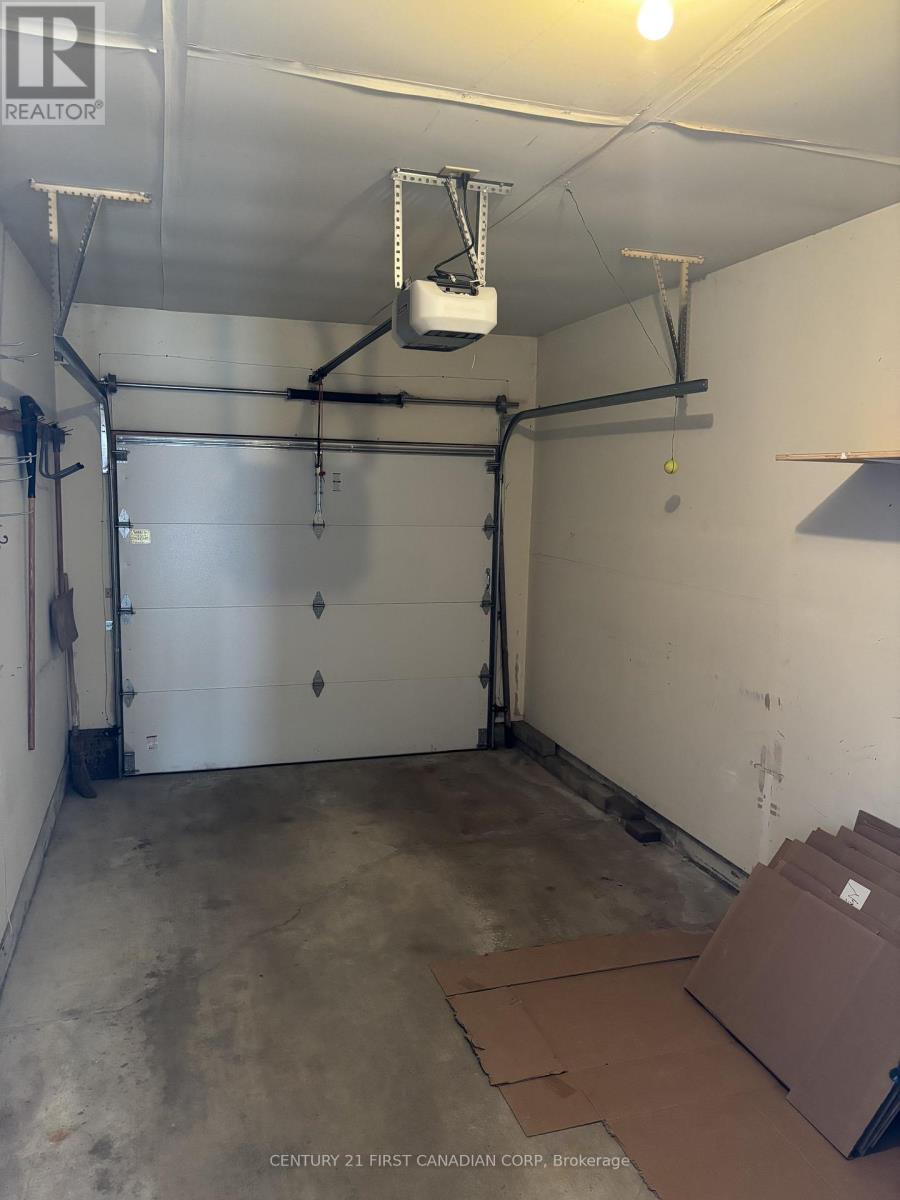 12 - 90 Ontario Street S, Lambton Shores, Ontario  N0M 1T0 - Photo 4 - X12829136