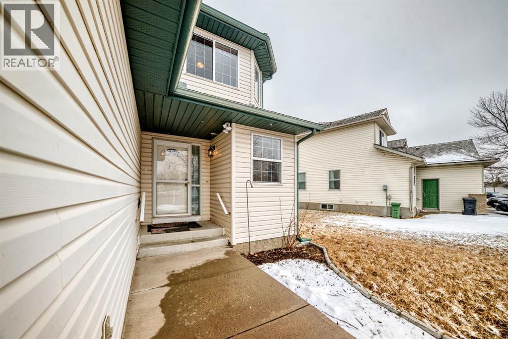 835 Westmount Drive, Strathmore, Alberta  T1P 1P8 - Photo 3 - A2298546