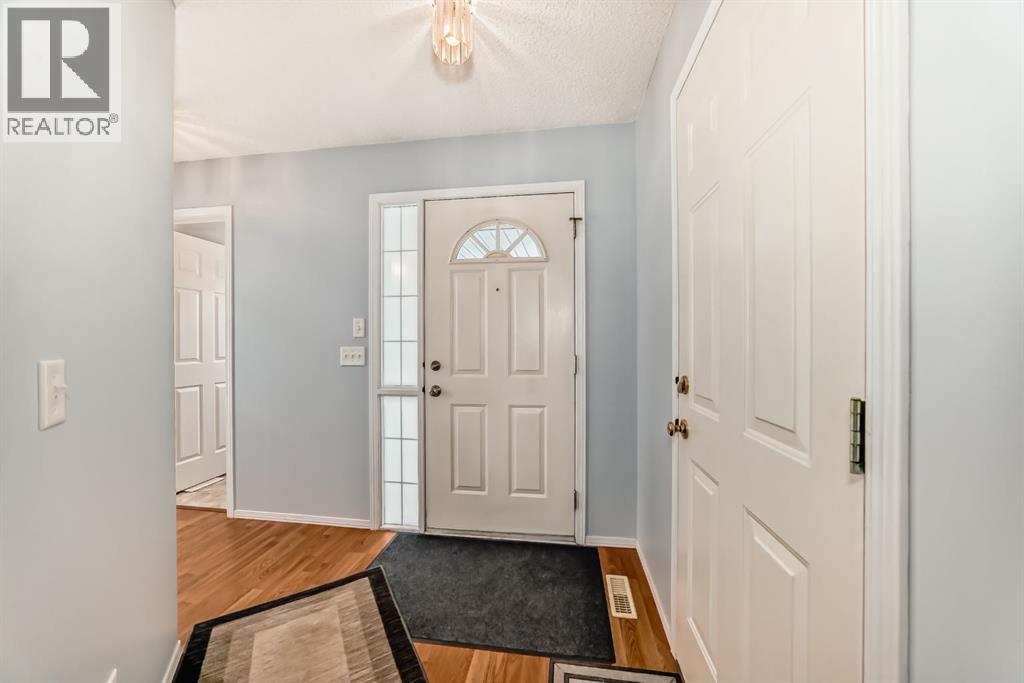 835 Westmount Drive, Strathmore, Alberta  T1P 1P8 - Photo 4 - A2298546