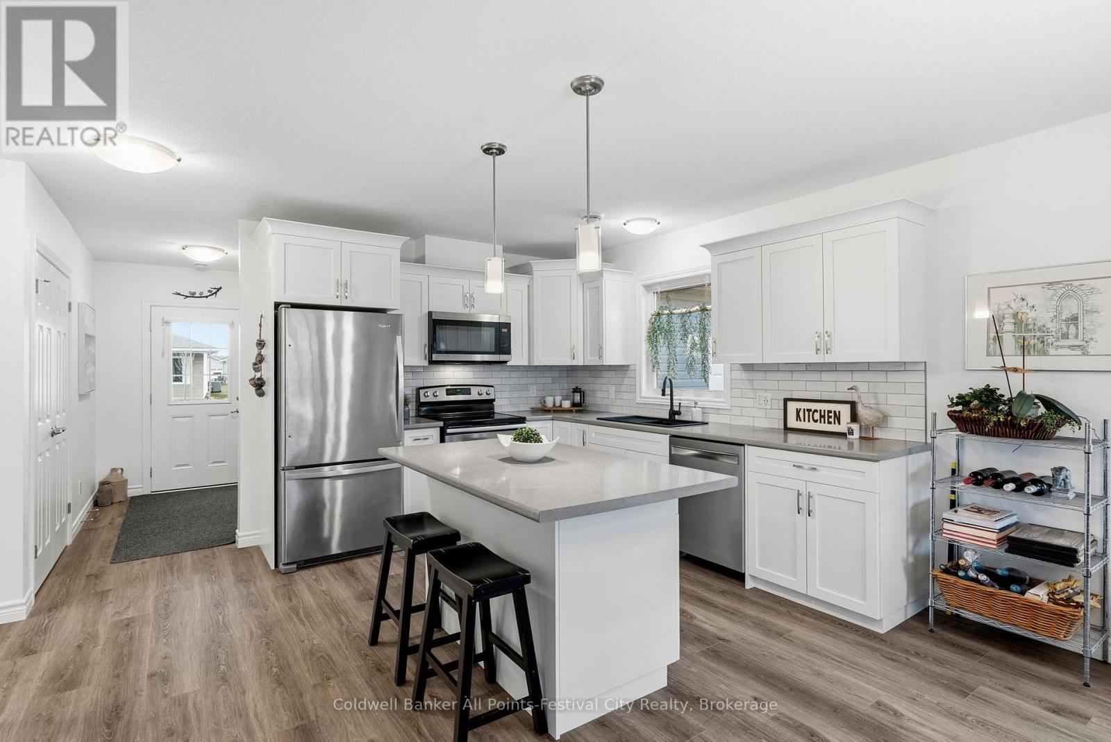 197 Lake Breeze Drive, Ashfield-Colborne-Wawanosh, Ontario N7A 0C6 - Photo 10 - X12960156