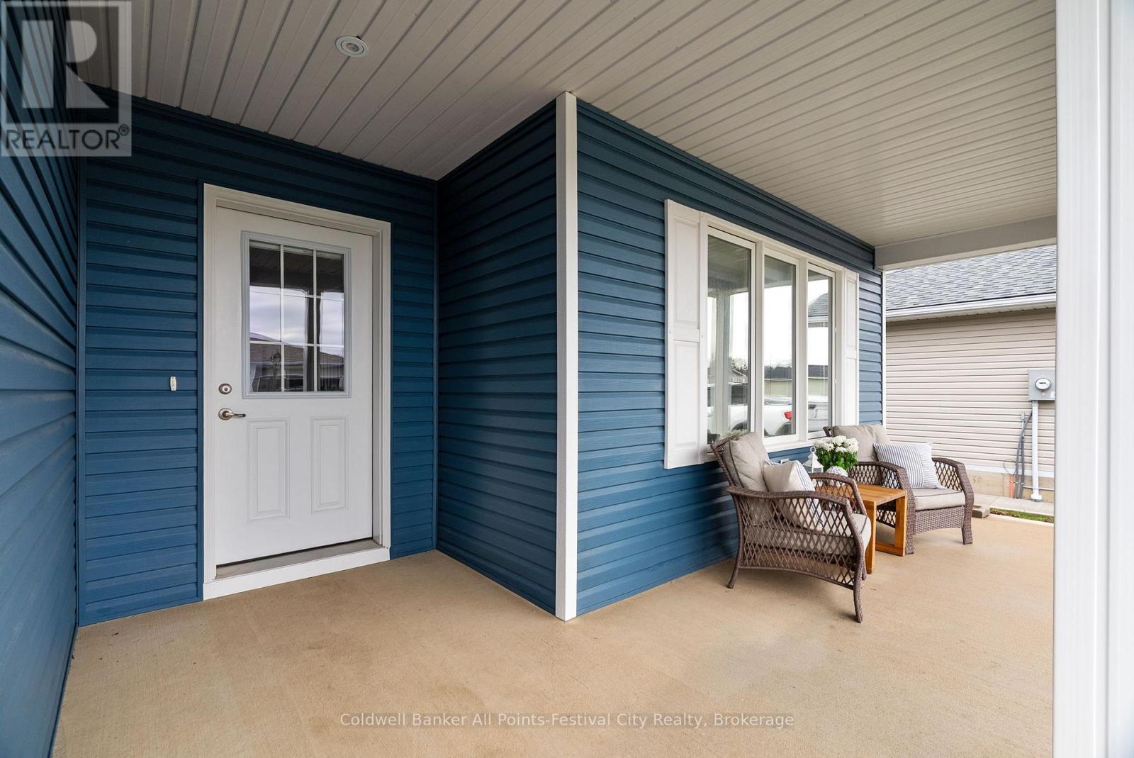 197 Lake Breeze Drive, Ashfield-Colborne-Wawanosh, Ontario N7A 0C6 - Photo 4 - X12960156