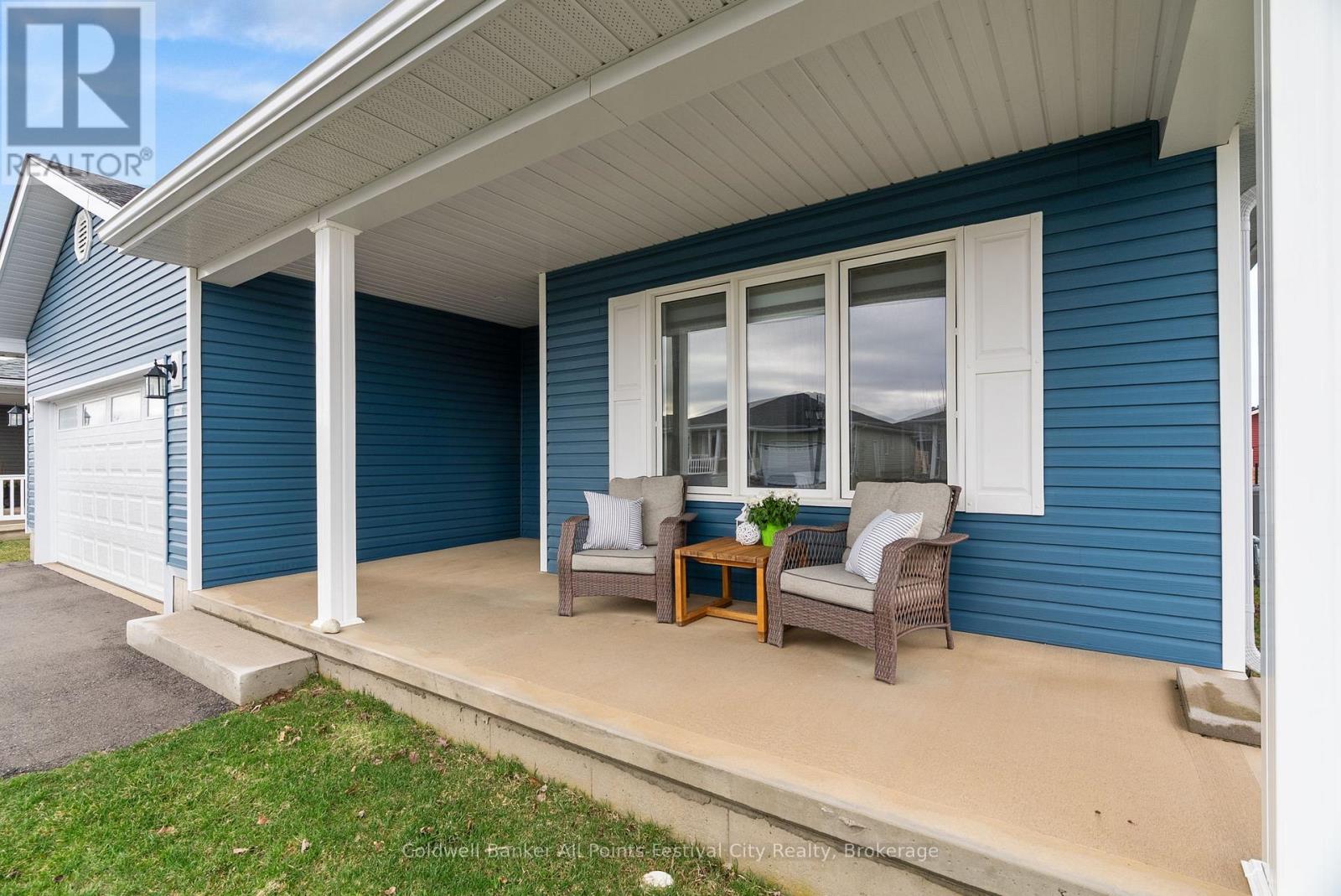 197 Lake Breeze Drive, Ashfield-Colborne-Wawanosh, Ontario N7A 0C6 - Photo 5 - X12960156