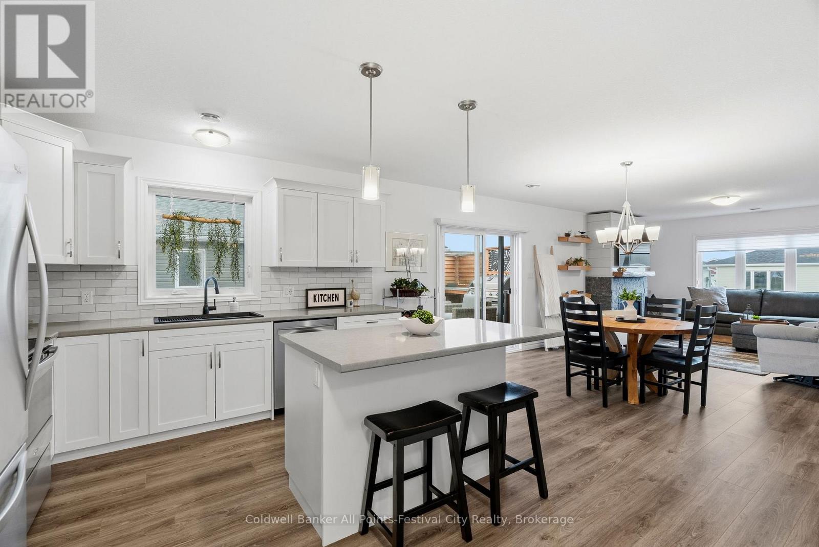 197 Lake Breeze Drive, Ashfield-Colborne-Wawanosh, Ontario N7A 0C6 - Photo 8 - X12960156