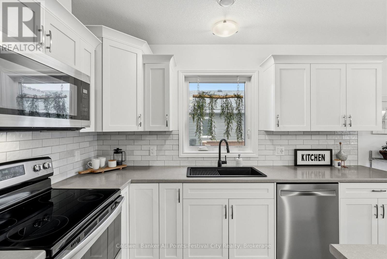 197 Lake Breeze Drive, Ashfield-Colborne-Wawanosh, Ontario N7A 0C6 - Photo 9 - X12960156