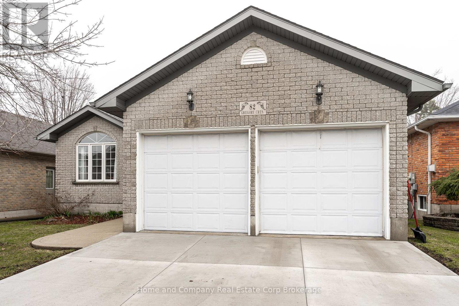 82 Gregory Crescent, Stratford, Ontario  N5A 8A6 - Photo 2 - X12960228