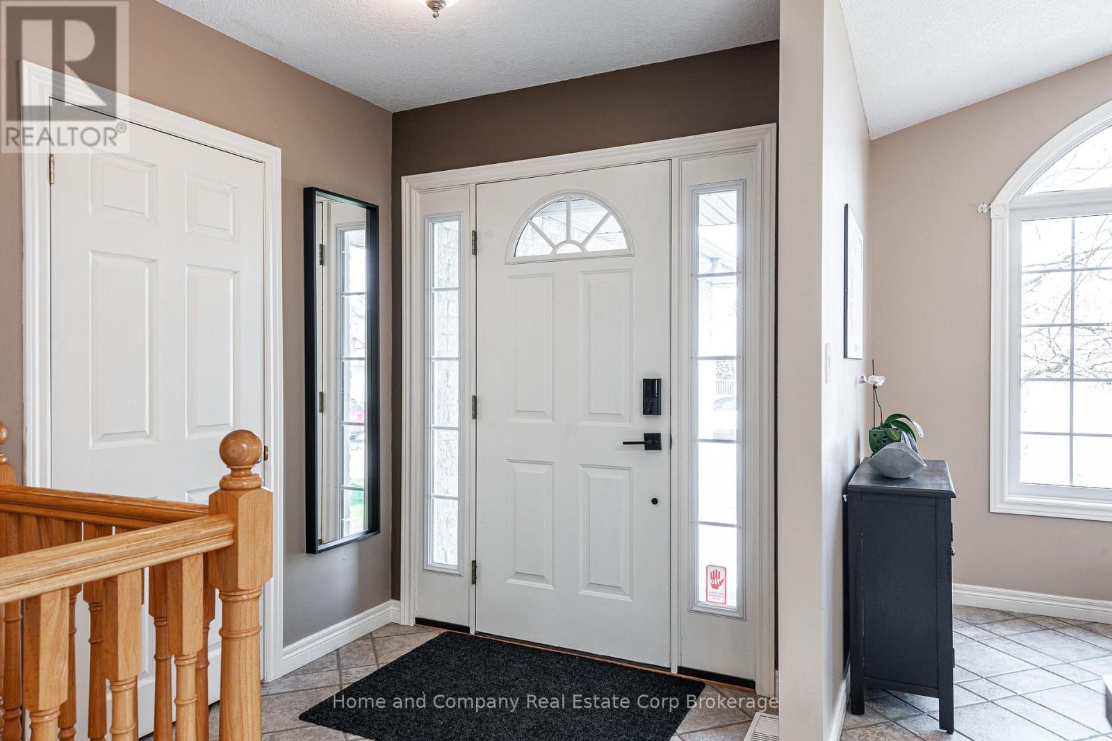 82 Gregory Crescent, Stratford, Ontario  N5A 8A6 - Photo 4 - X12960228