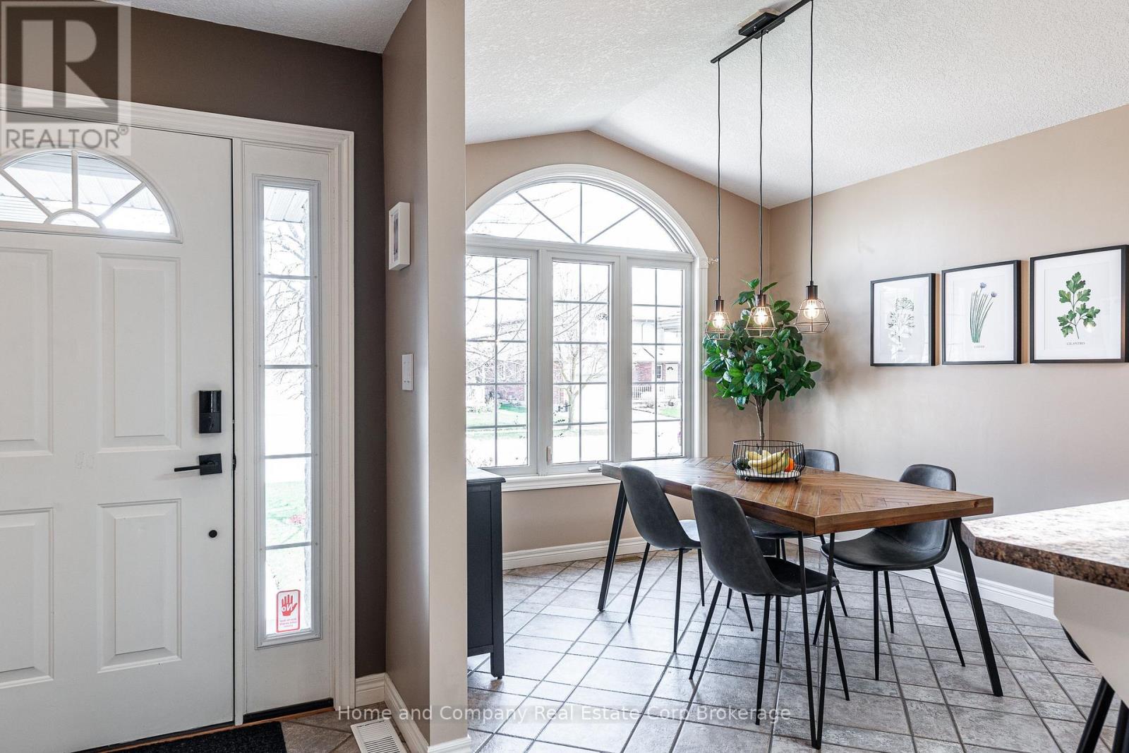 82 Gregory Crescent, Stratford, Ontario  N5A 8A6 - Photo 5 - X12960228