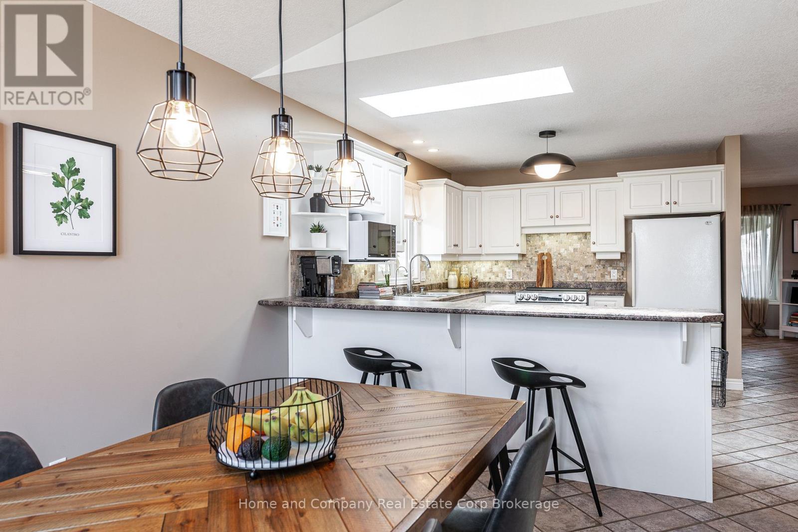 82 Gregory Crescent, Stratford, Ontario  N5A 8A6 - Photo 7 - X12960228