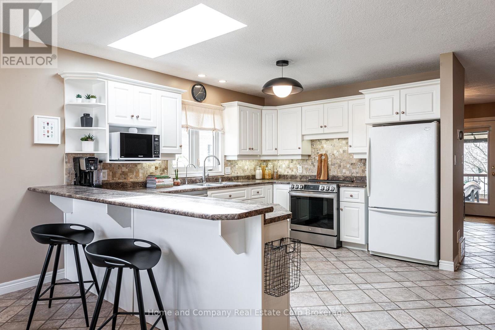 82 Gregory Crescent, Stratford, Ontario  N5A 8A6 - Photo 9 - X12960228