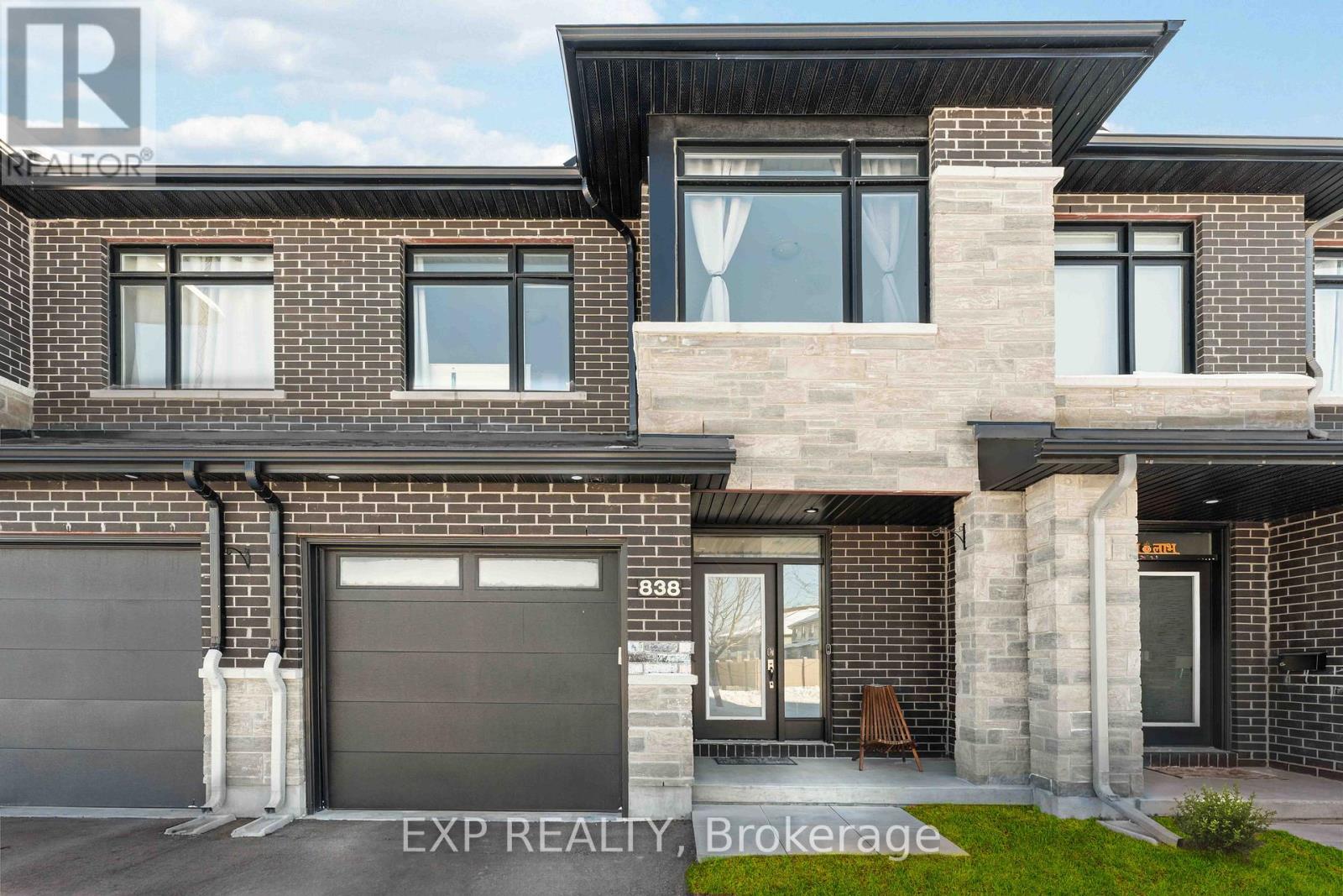 838 Clapham Terrace, Ottawa, Ontario  K2S 2N8 - Photo 2 - X12743526