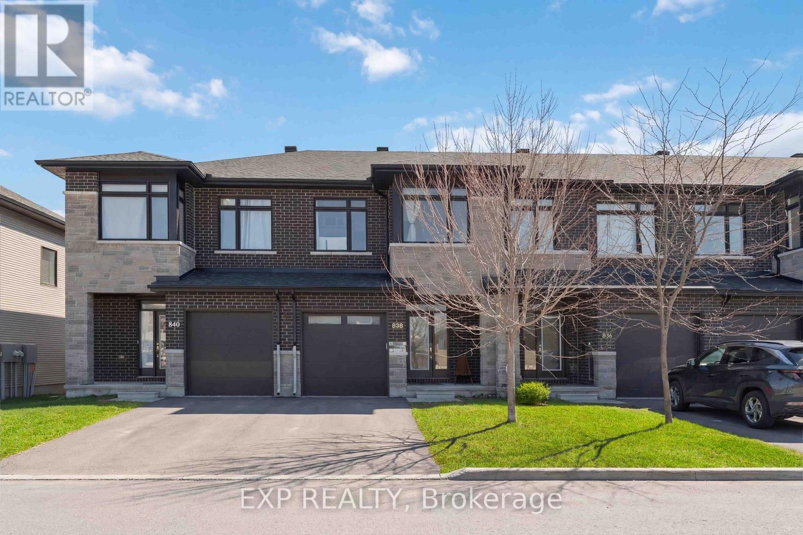 838 Clapham Terrace, Ottawa, Ontario  K2S 2N8 - Photo 3 - X12743526