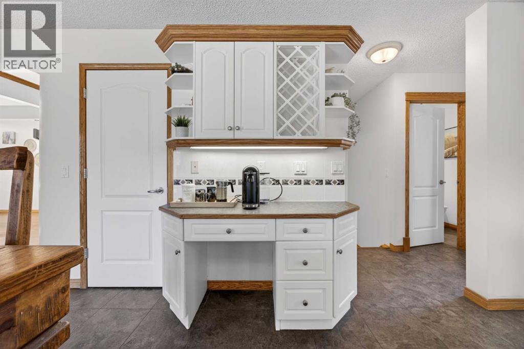 12 Manyhorses Rise, Rural Rocky View County, Alberta  T3Z 1A1 - Photo 11 - A2295111