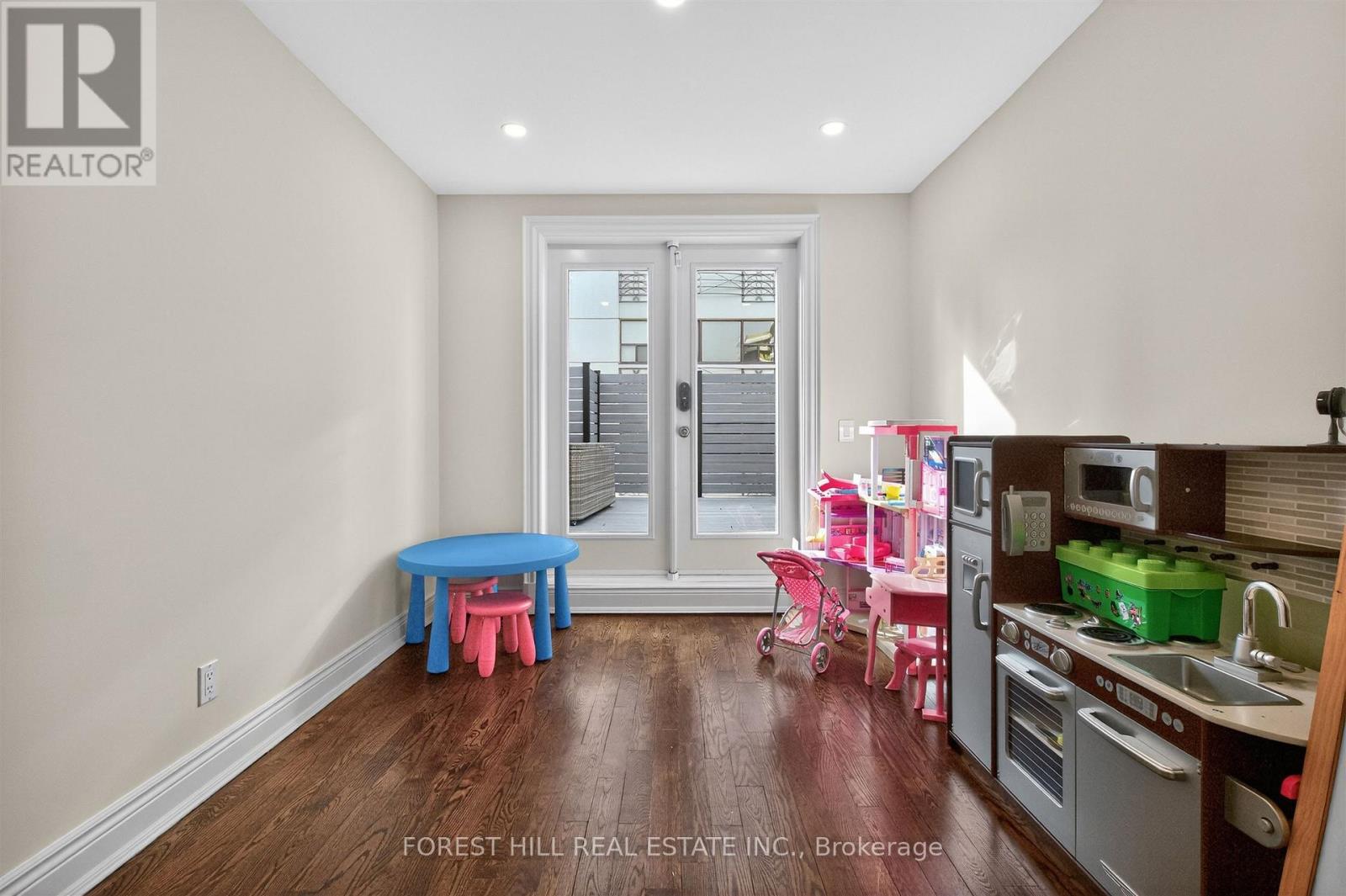 29 WEBSTER AVENUE Toronto (Annex), ON M5R 1N6