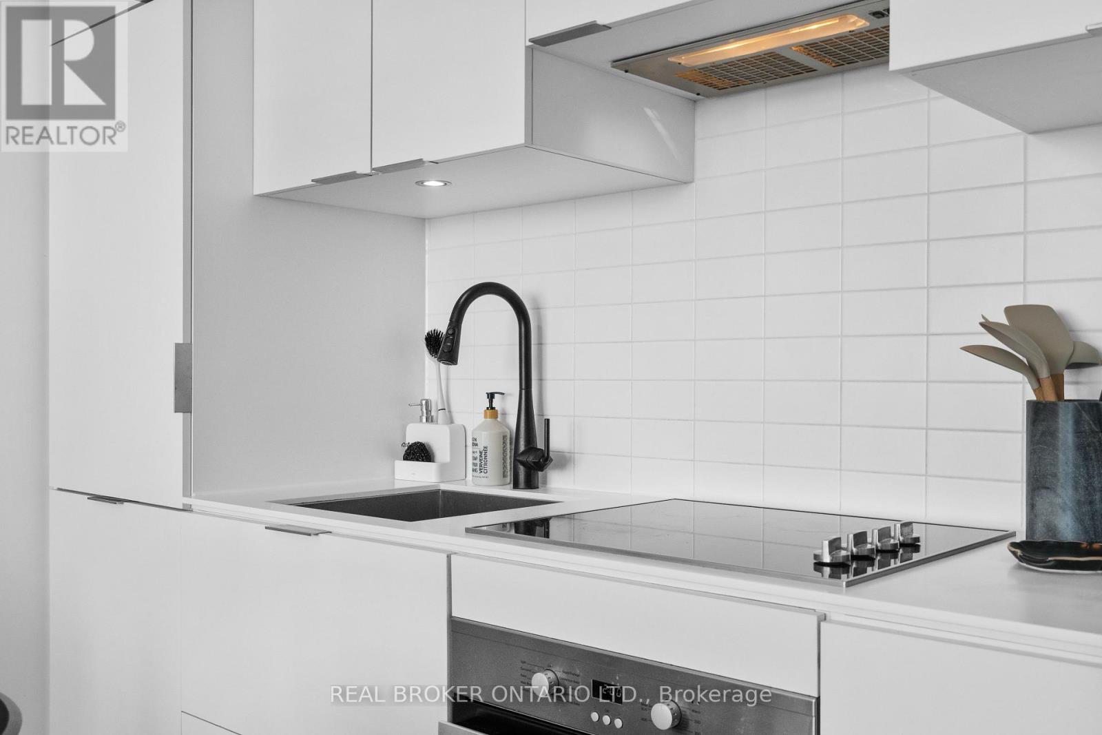 4406 - 5 St Joseph Street, Toronto, Ontario  M4Y 1J6 - Photo 11 - C12960058