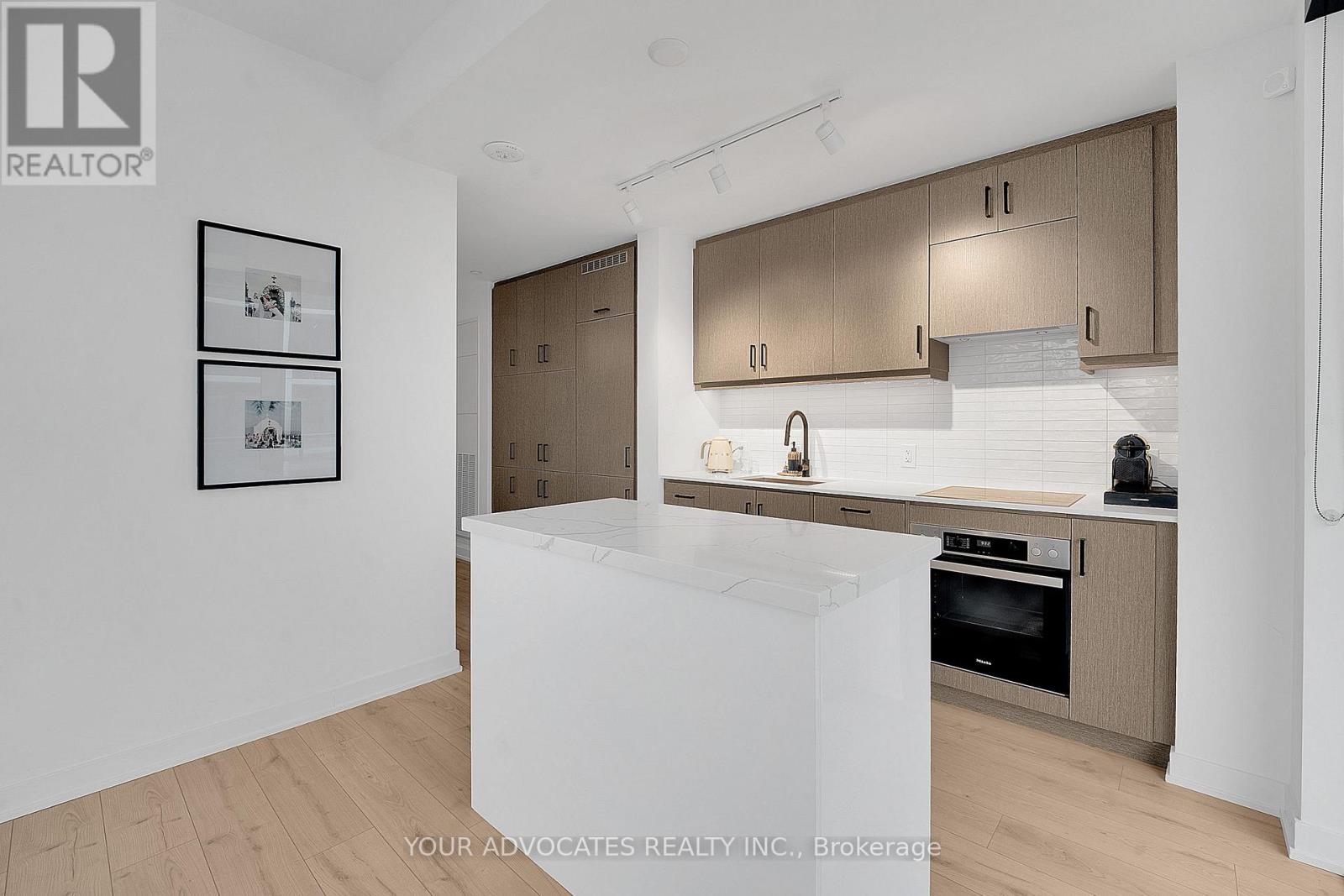 902 - 9 Tecumseth Street, Toronto, Ontario  M5G 3V4 - Photo 4 - C12960264