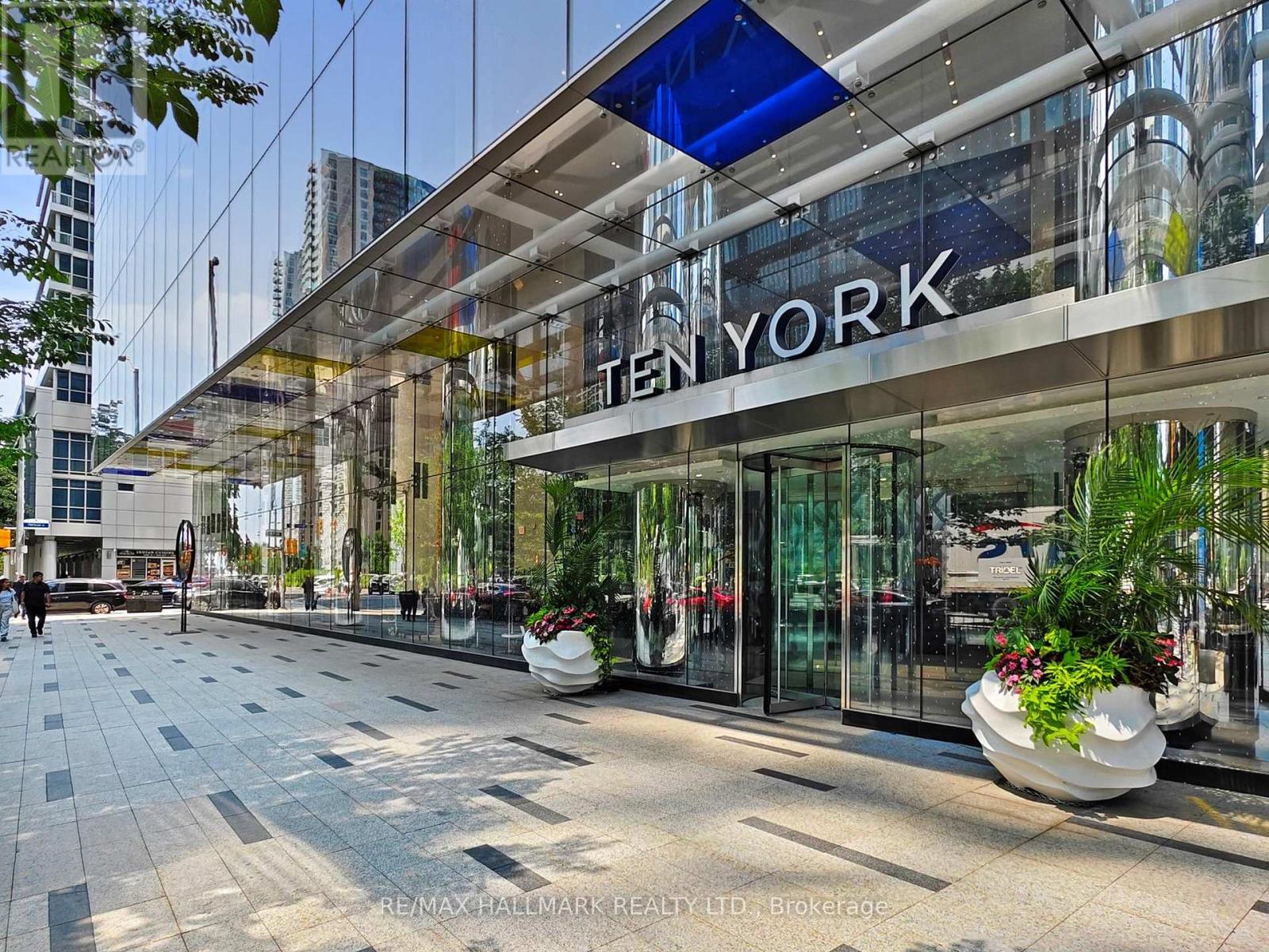 1905 - 10 York Street, Toronto, Ontario  M5J 0E1 - Photo 3 - C12960266