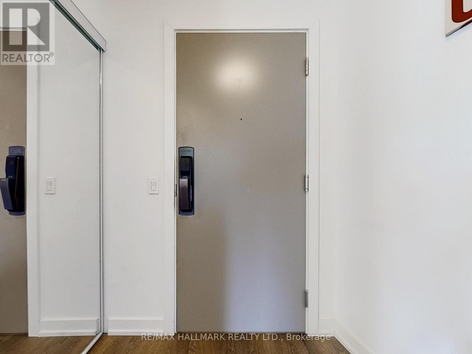 1905 - 10 York Street, Toronto, Ontario  M5J 0E1 - Photo 9 - C12960266