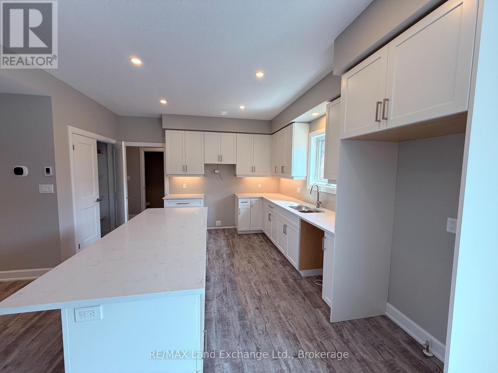 Unit 3 - 8 Golf Links Road, Kincardine, Ontario  N2Z 0G1 - Photo 10 - X12955112