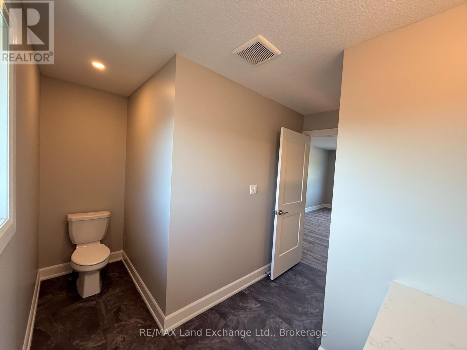 Unit 3 - 8 Golf Links Road, Kincardine, Ontario  N2Z 0G1 - Photo 22 - X12955112