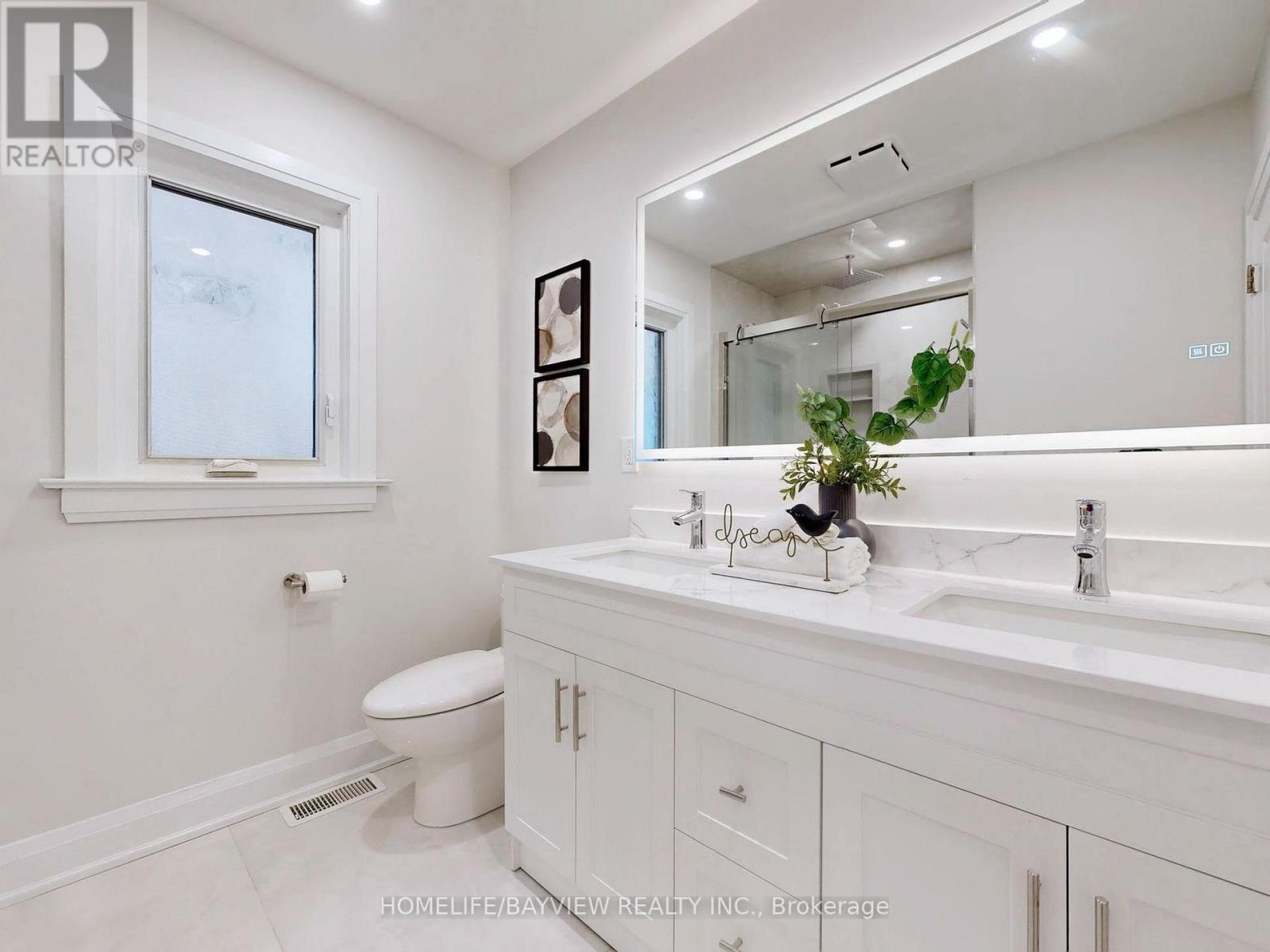 1607 Woodbine Heights Boulevard, Toronto, Ontario  M4B 3A3 - Photo 13 - E12960086