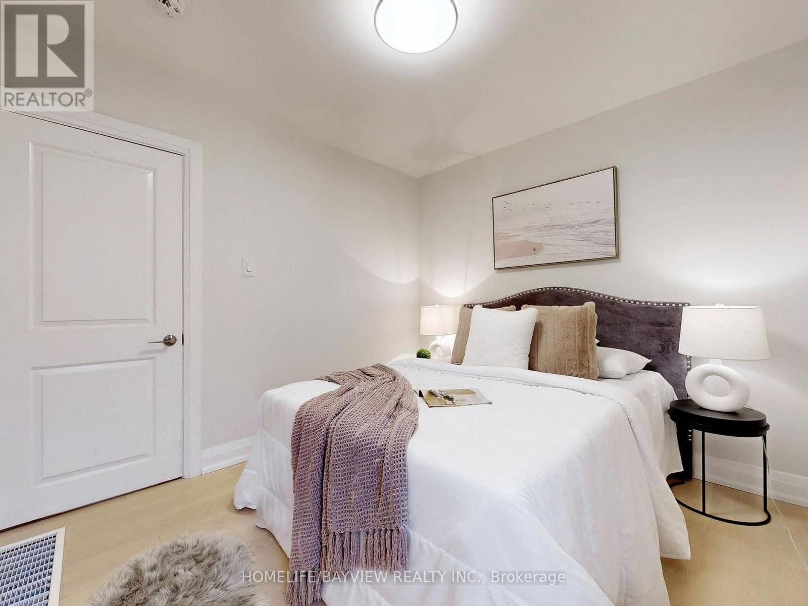 1607 Woodbine Heights Boulevard, Toronto, Ontario  M4B 3A3 - Photo 18 - E12960086