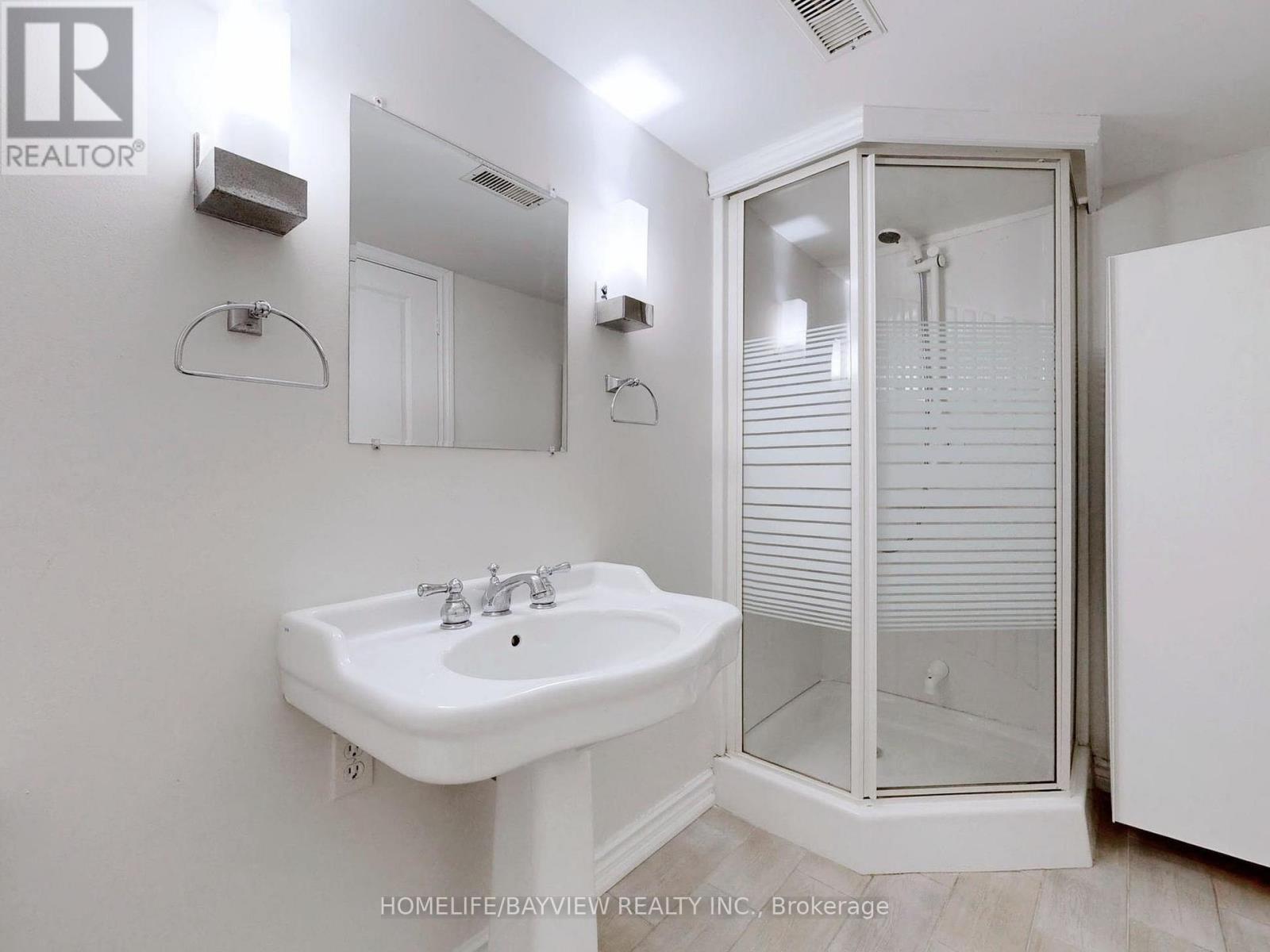 1607 Woodbine Heights Boulevard, Toronto, Ontario  M4B 3A3 - Photo 24 - E12960086