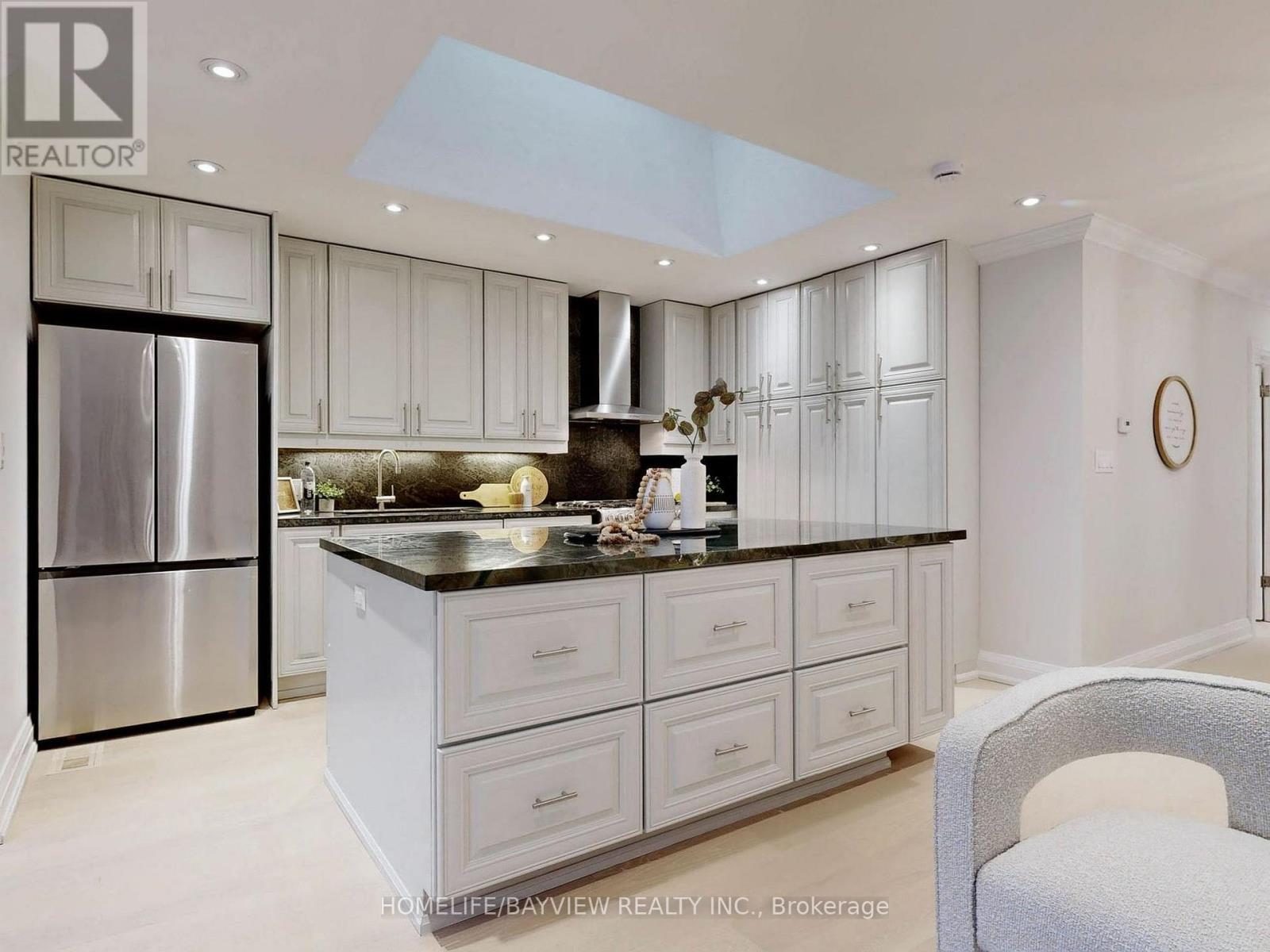 1607 Woodbine Heights Boulevard, Toronto, Ontario  M4B 3A3 - Photo 3 - E12960086