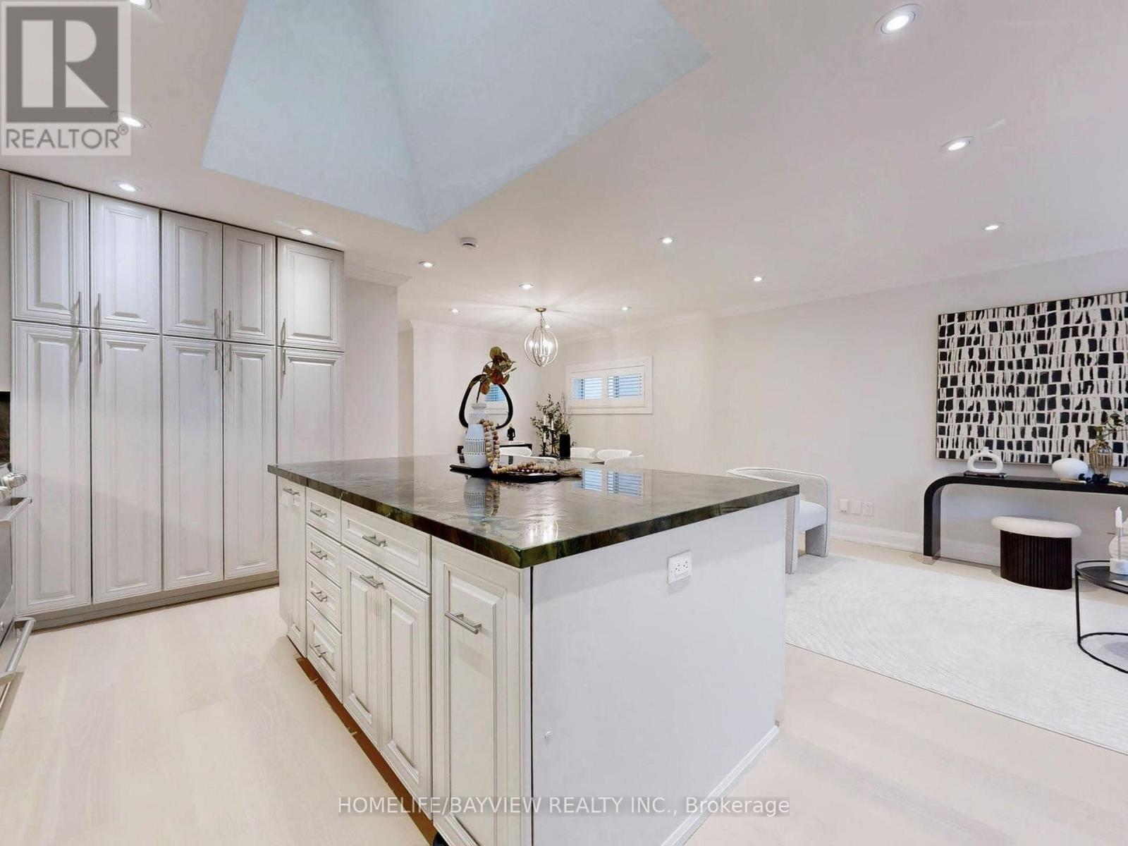 1607 Woodbine Heights Boulevard, Toronto, Ontario  M4B 3A3 - Photo 5 - E12960086