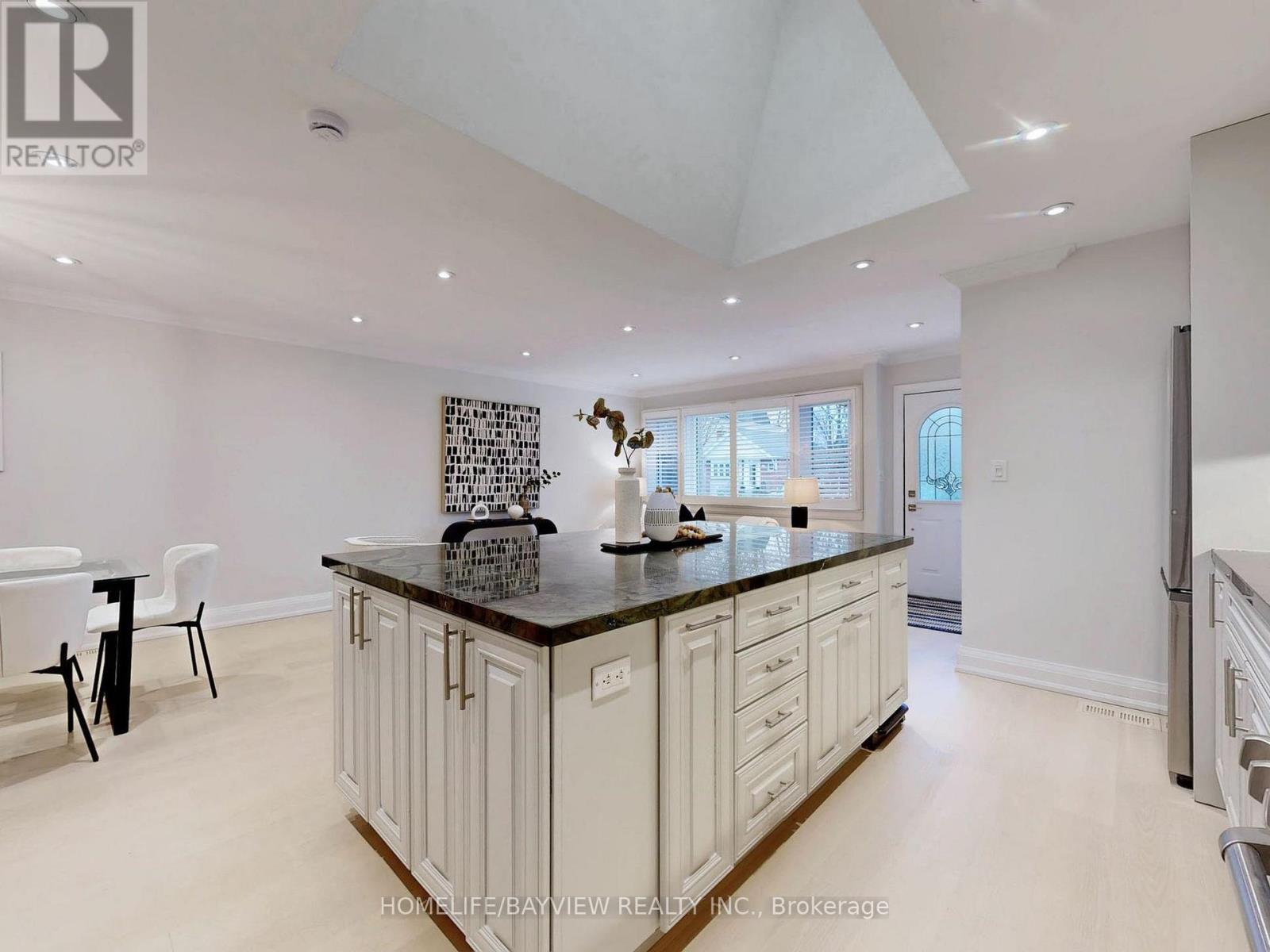 1607 Woodbine Heights Boulevard, Toronto, Ontario  M4B 3A3 - Photo 6 - E12960086