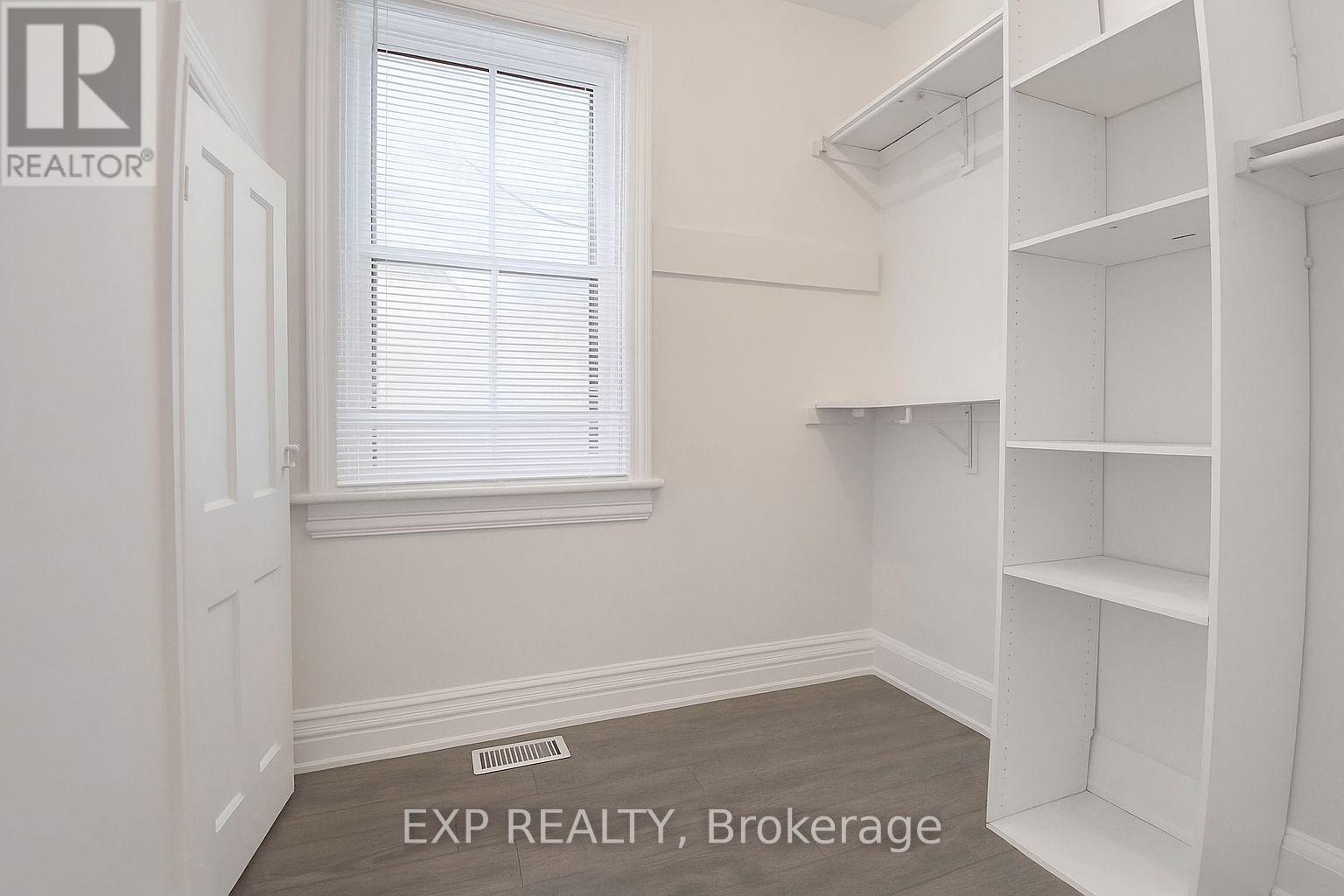 Main - 207 Gamble Avenue, Toronto, Ontario  M4J 2P4 - Photo 12 - E12960214