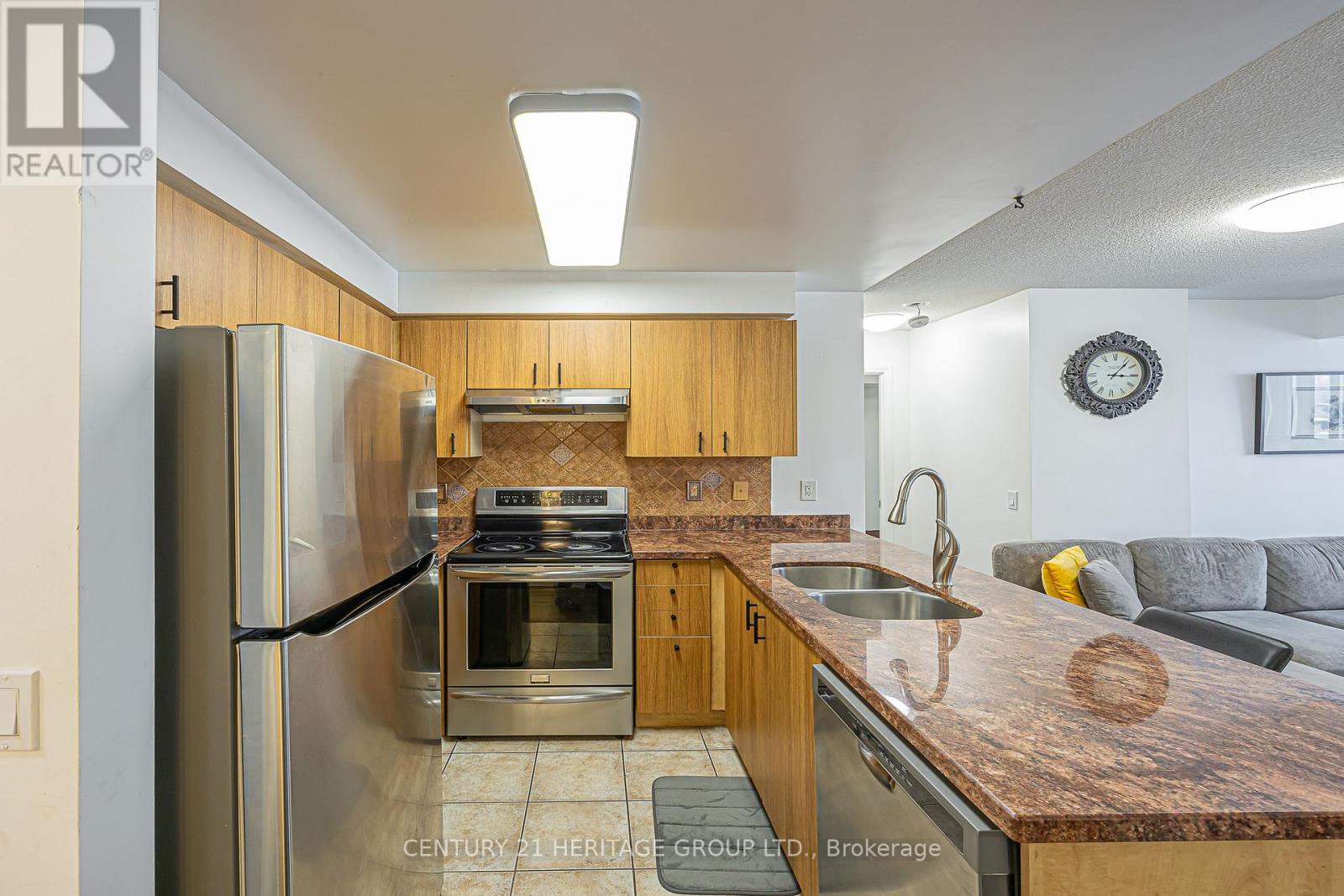 211 - 310 Red Maple Road, Richmond Hill, Ontario  L4C 0T7 - Photo 6 - N12960056