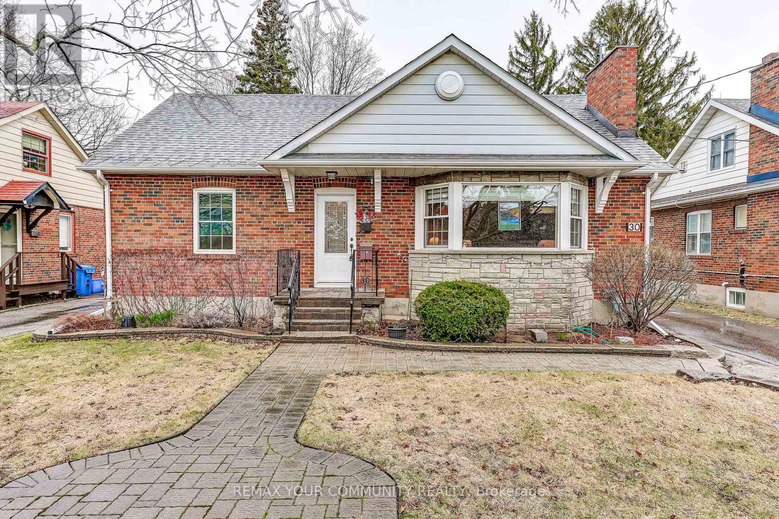 30 Dunning Avenue, Aurora, Ontario  L4G 6H7 - Photo 3 - N12960072