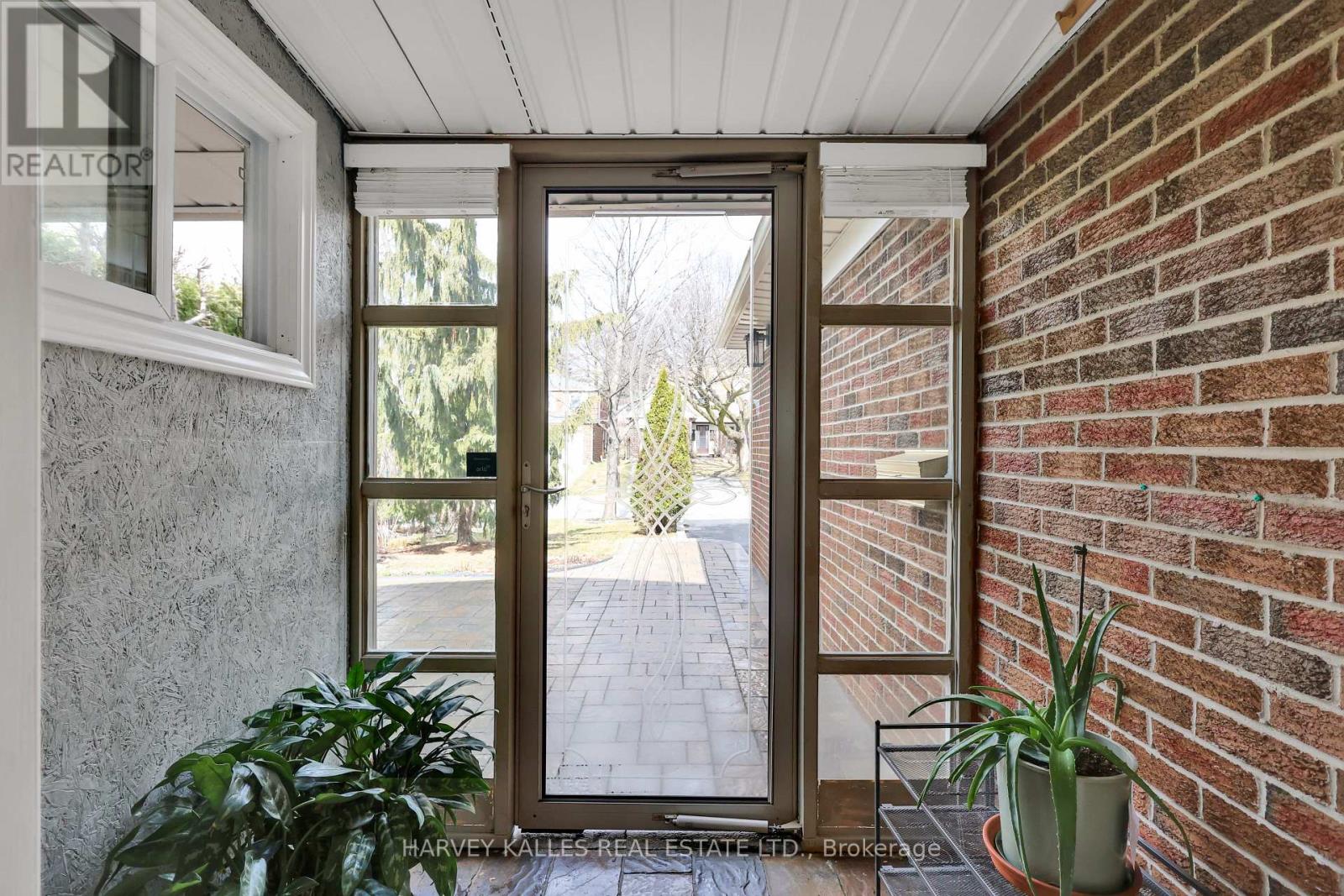 47 Aberfeldy Crescent, Markham, Ontario  L3T 4C1 - Photo 3 - N12960082