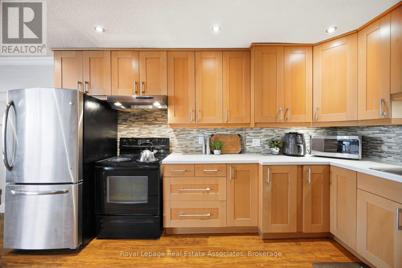 222 - 1055 Dundas Street E, Mississauga, Ontario  L4Y 3X6 - Photo 11 - W12959846