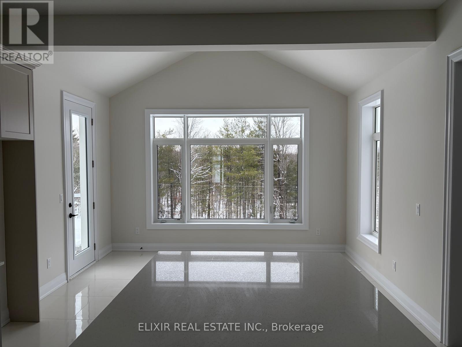 92 Pearsall Place, Oro-Medonte, Ontario  L0L 2L0 - Photo 3 - S12960064