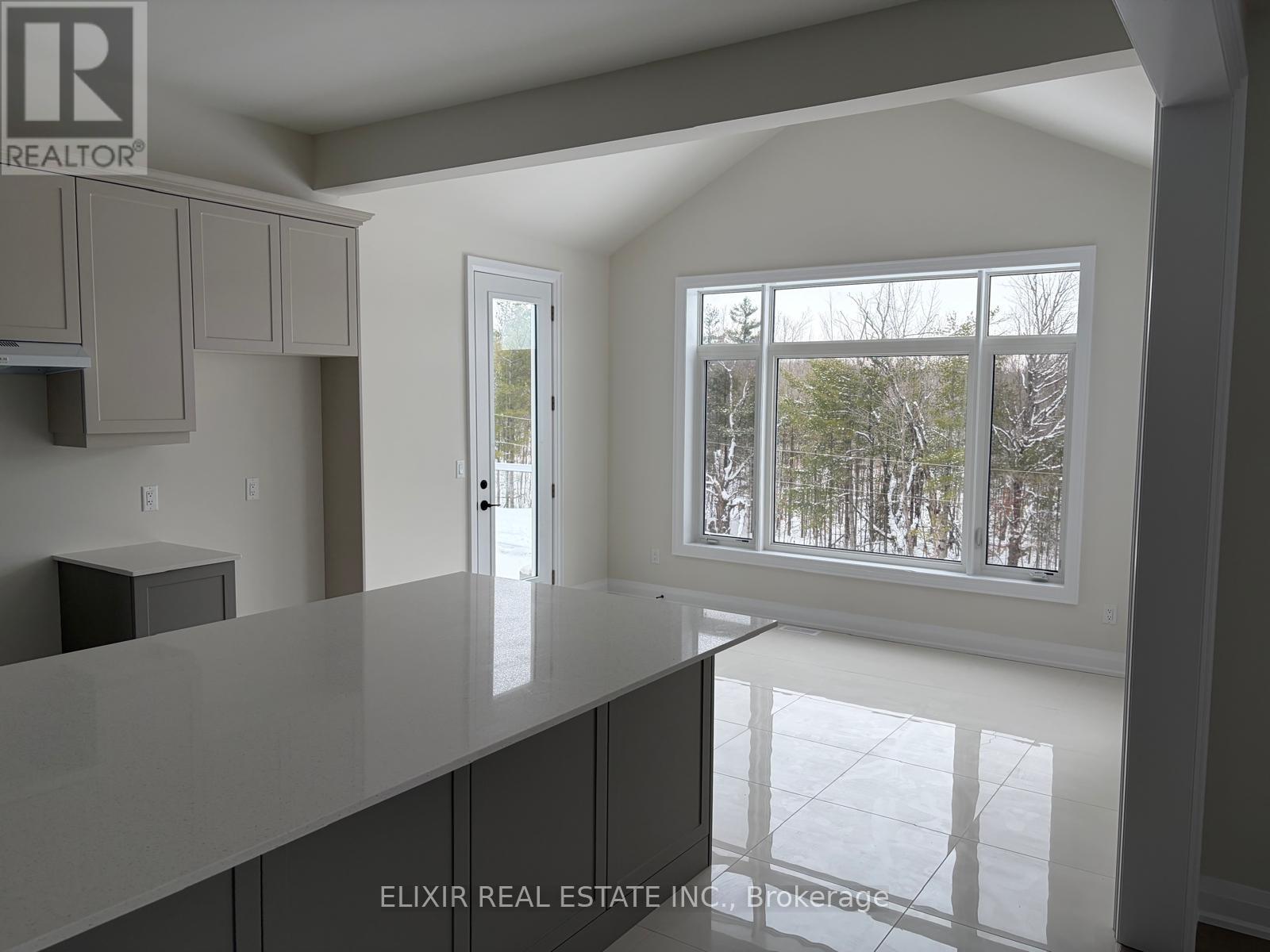 92 Pearsall Place, Oro-Medonte, Ontario  L0L 2L0 - Photo 4 - S12960064