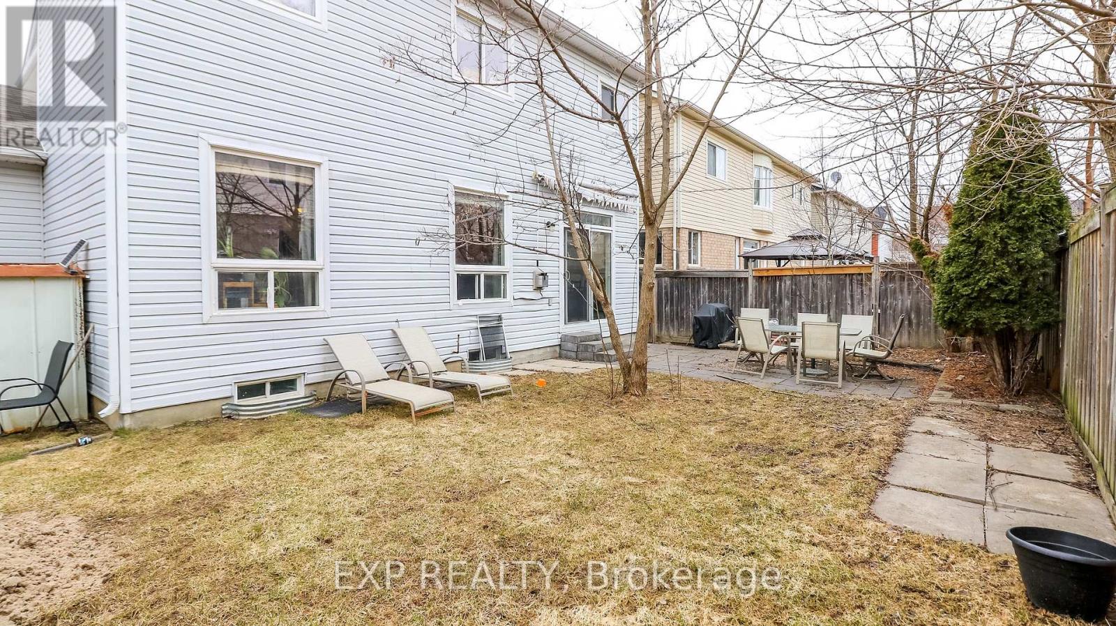 29 The Queensway, Barrie (Innis-Shore), Ontario  L4M 7H5 - Photo 11 - S12960208