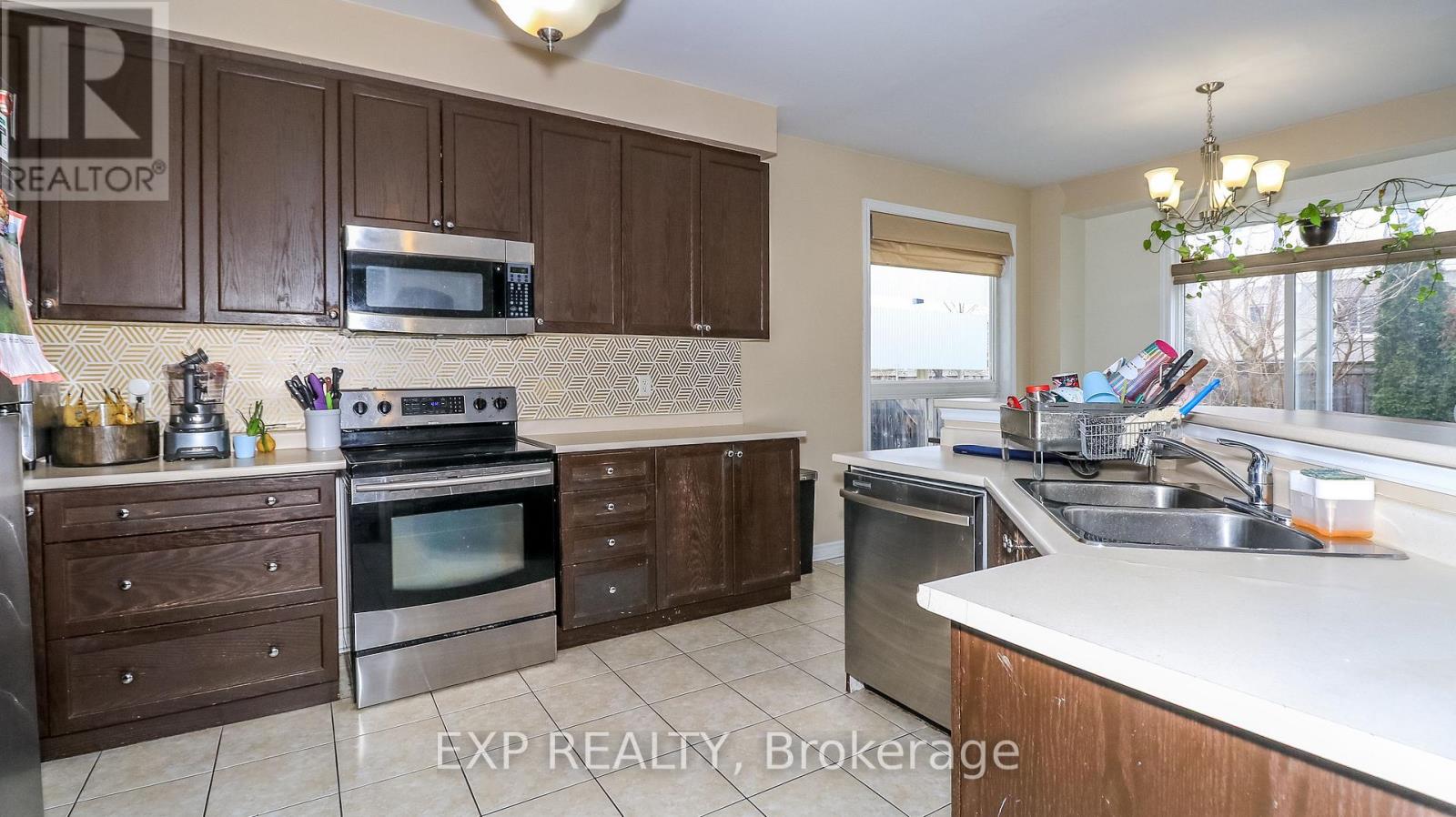 29 The Queensway, Barrie (Innis-Shore), Ontario  L4M 7H5 - Photo 20 - S12960208