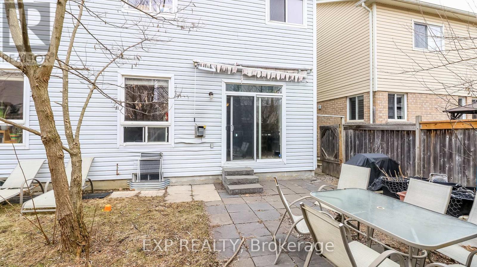 29 The Queensway, Barrie (Innis-Shore), Ontario  L4M 7H5 - Photo 8 - S12960208