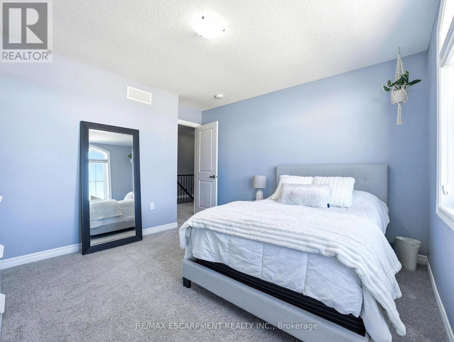 63 Festival Way, Hamilton, Ontario  L0R 1C0 - Photo 27 - X12878278