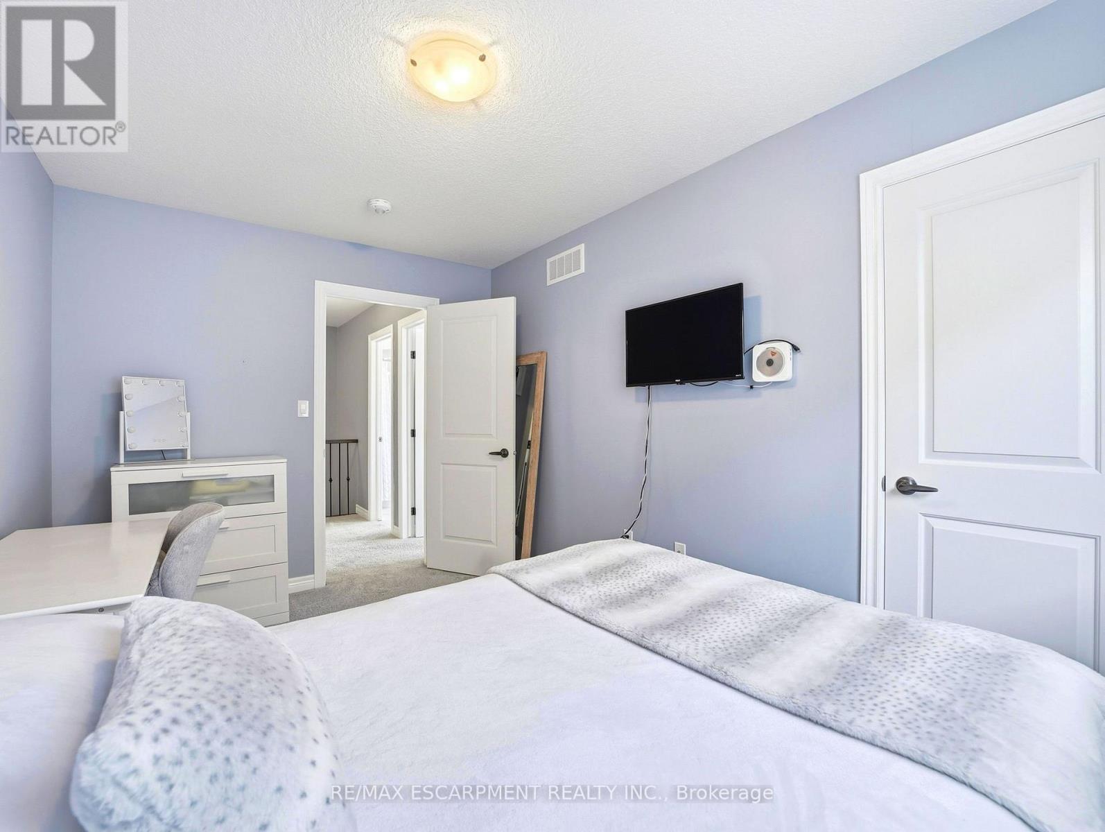 63 Festival Way, Hamilton, Ontario  L0R 1C0 - Photo 31 - X12878278