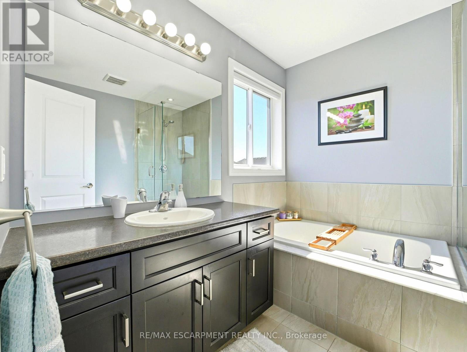 63 Festival Way, Hamilton, Ontario  L0R 1C0 - Photo 24 - X12878278