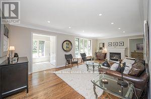 885 Long Drive, Burlington, Ontario  L7T 3J8 - Photo 4 - W12960092