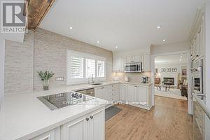 885 Long Drive, Burlington, Ontario  L7T 3J8 - Photo 6 - W12960092